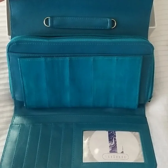 Lee Sands expandable clutch wallet - Picture 2 of 4